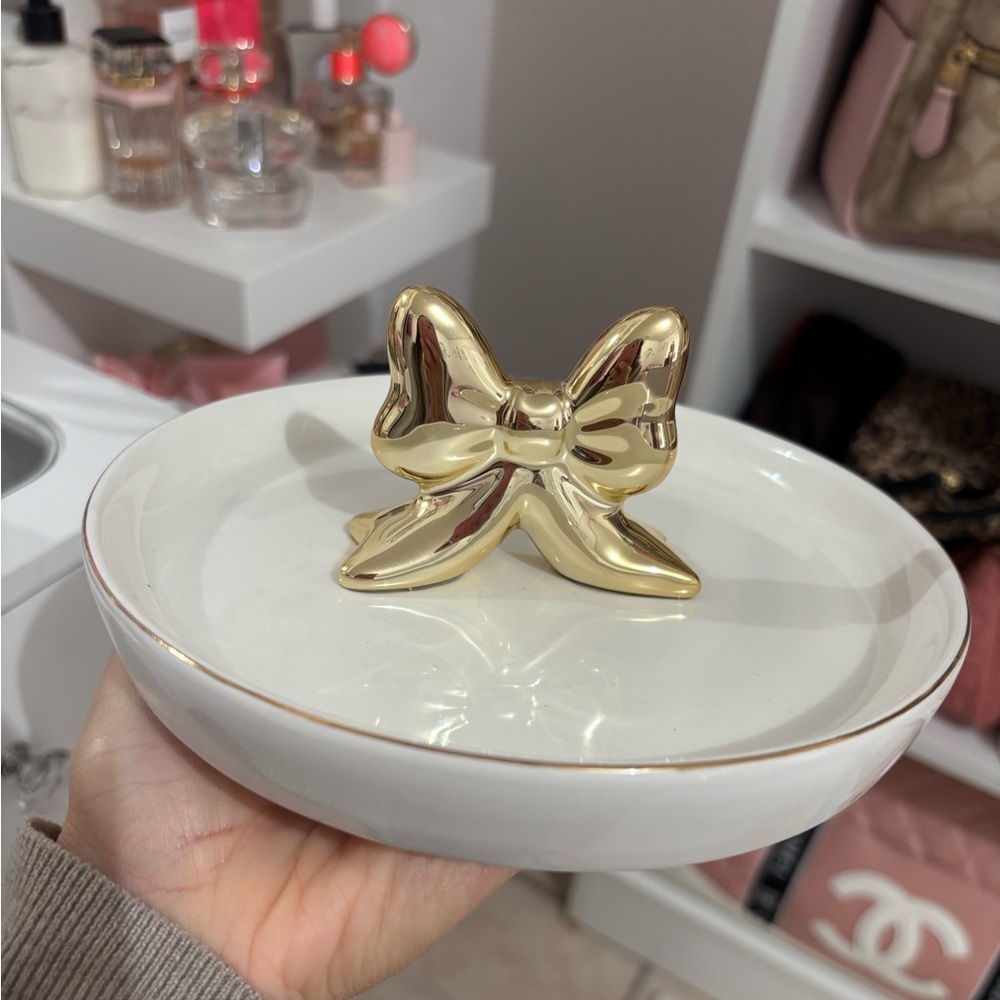 Bow tray